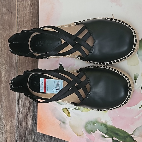 Kenneth Cole black wedges with elastic straps size 6.5 - Picture 2 of 8